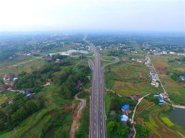 企业投资建设的重庆市梁平至忠县高速公路全线通车