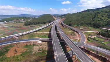 企业投资建设的江通高速公路全面建成
