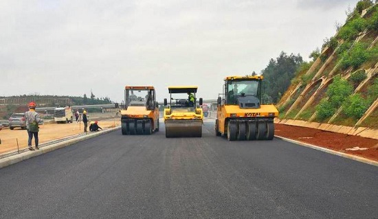 20181017江通高速公路路面沥青下面层试验段完成殷钢摄影.jpg