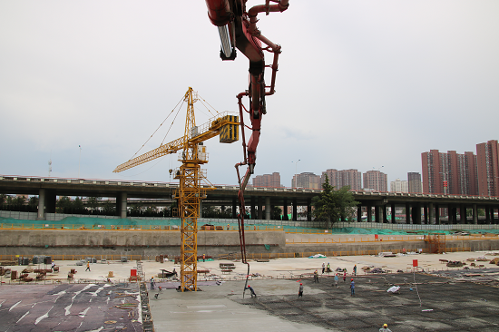 20190604+南三环地下调蓄库混凝土浇筑+魏威.jpg