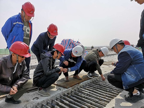 促进度、重质量、保安全、严纪律——河北高速公路总承包部对各分部开展第一季度履约考核——摄影：许鹏飞1.jpg