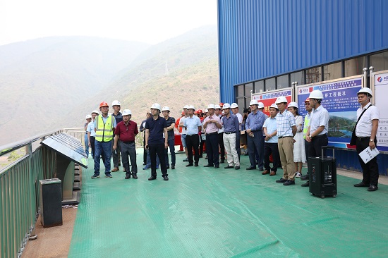 越南大桥建设专家代表团到企业建（个）元高速公路产品参观学习