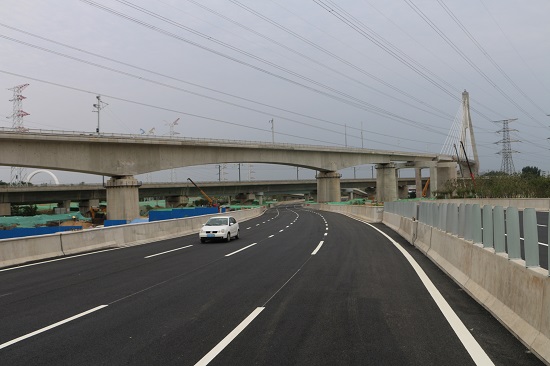 企业承建的郑州市东三环主线高架桥全线贯通