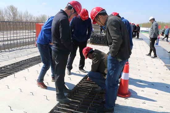 河北高速公路总承包部九分部开展桥面系施工联合观摩交流学习会.JPG